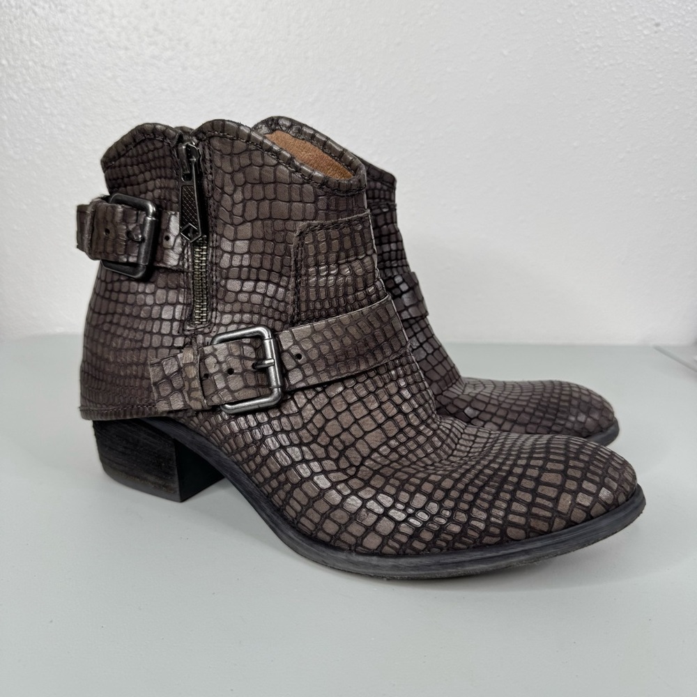 Donald‎ Pliner Dalis Python Print Ankle Boots Size 8